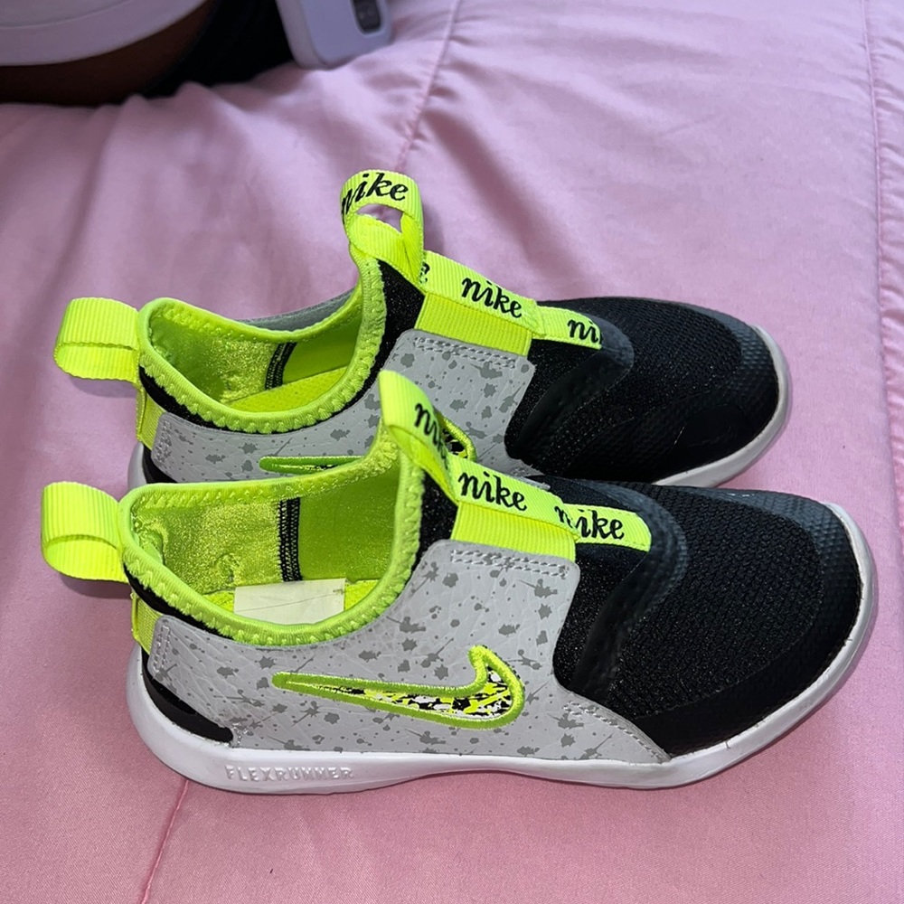 Toddler Nikes Sz 12 c